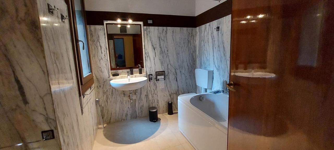 Antico Rio Acqua Dolce Apartment เวนิส ภายนอก รูปภาพ